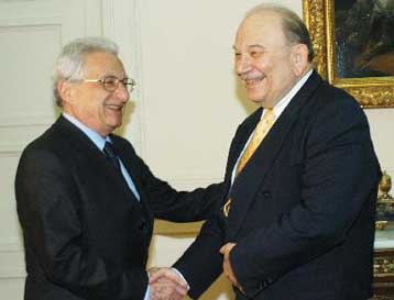 Αθήνα και Λευκωσία συντονίζουν τις κινήσεις τους για το Κυπριακό έως το Δεκέμβριο