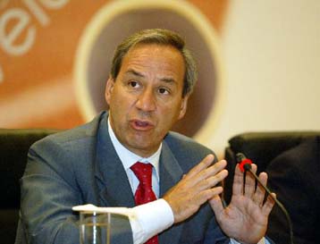 Υπέρβαση δαπανών και αύξηση ελλείμματος προϋπολογισμού κατά το α εξάμηνο του 2004