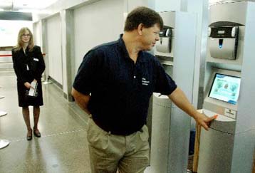 Οι ΗΠΑ επεκτείνουν το σύστημα ελέγχου των επιβατών και στις αναχωρήσεις