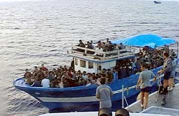 Συνελήφθησαν 280 λαθρομετανάστες στα ανοικτά της Σικελίας