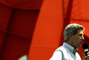 Οι δρόμοι του Κέρι και του Μπους «διασταυρώνονται» στην Αϊόβα