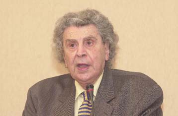 Στον «Ευαγγελισμό» με κρίση χολοκυστίτιδας ο Μίκης Θεοδωράκης