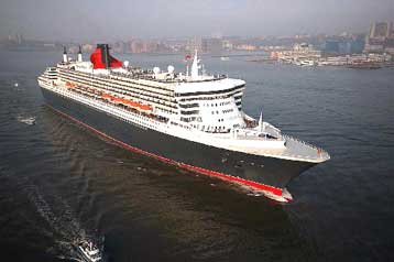 Έντεκα εντυπωσιακά κρουαζιερόπλοια «δένουν» στο λιμάνι του Πειραιά