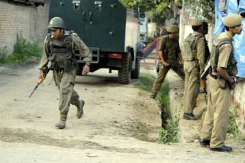 Εννέα Ινδοί αστυνομικοί νεκροί στο Κασμίρ από επίθεση ανταρτών