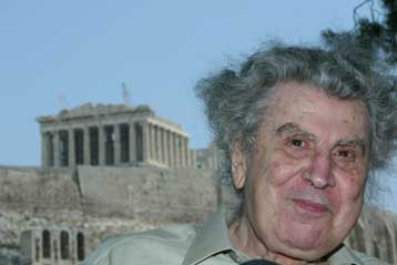 Βελτιώνεται η κατάσταση της υγείας του Μίκη Θεοδωράκη