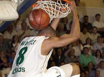 Παρέμεινε στον Παναθηναϊκό ο Μάικ Μπατίστ