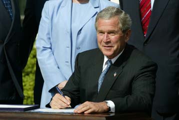 Επιπλέον κονδύλια 25 δισ. δολαρίων για το Ιράκ και το Αφγανιστάν ενέκρινε ο Μπους