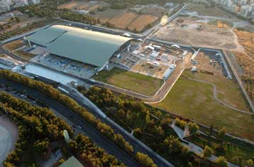 Η αποστολή πινγκ πονγκ της Βόρειας Κορέας πρώτη στην εγκατάσταση του Γαλατσίου