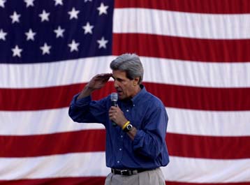 Σκληρή επίθεση Κέρι εναντίον Μπους για τα τρομοκρατικά χτυπήματα της 11/9