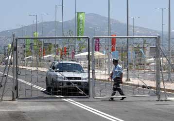 Διαψεύδει η κυβέρνηση περιστατικό οπλοκατοχής στο Ολυμπιακό Χωριό