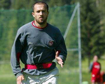 Ύμνοι Μυρογενίδη για Μπάγεβιτς και Ριβάλντο