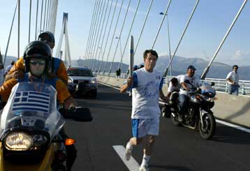 Η Φλόγα ένωσε Ρίο-Αντίρριο μέσω του Ρεχάγκελ και της Ολυμπιακής ομάδας ποδοσφαίρου