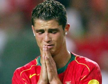 Με τον αέρα του σταρ έφτασε στην Αθήνα ο Κριστιάνο Ρονάλντο