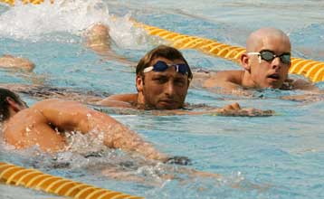 Στα νερά του ΟΑΚΑ κολυμπούν τα αυστραλιανά «δελφίνια»