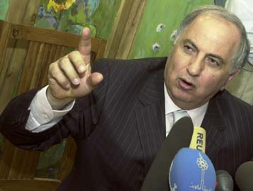 Ένταλμα σύλληψης κατά του προέδρου του δικαστηρίου που δικάζεται ο Σαντάμ