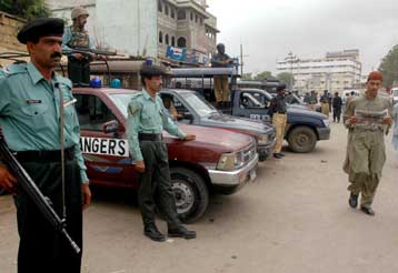 Ο συναγερμός των ΗΠΑ για την τρομοκρατία ωφελεί την Αλ Κάιντα, λέει το Πακιστάν