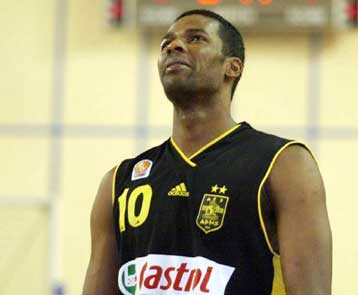 Στην Μακάμπι Τελ Αβίβ συνεχίζει την καριέρα του ο Κόμματος