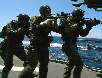 Στην απομόνωση 10 αλλοδαποί, ύποπτοι για επαφές με ακραίους ισλαμιστές