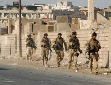 Οι Αμερικανοί καλούν τους κατοίκους να απομακρυνθούν από τις ζώνες μάχης στη Νατζάφ