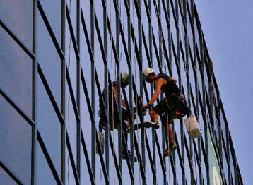 Έξυπνο παράθυρο αφήνει το φως αλλά εμποδίζει τη ζέστη, όταν χρειάζεται