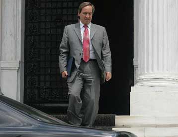 Να ασχοληθεί με το παρόν και το μέλλον της οικονομίας ζητά το ΠΑΣΟΚ από την κυβέρνηση