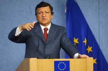 Οκτώ γυναίκες και 16 άνδρες αποτελούν τη νέα Κομισιόν υπό τον Ντουράο Μπαρόζο