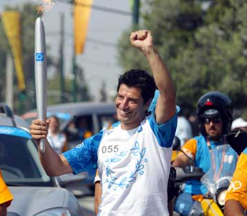 Το κέντρο της Αθήνας φωτίζει την Παρασκευή η Ολυμπιακή Φλόγα