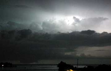 Η πολιτεία της Φλόριντα «οχυρώνεται» απέναντι στον κυκλώνα Τσάρλι