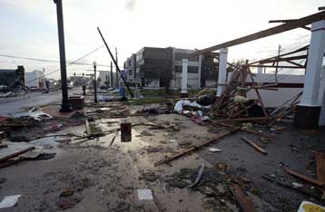 Νεκροί και σημαντικές καταστροφές από τον κυκλώνα Τσάρλι στη Φλόριντα