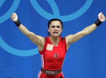 Χρυσή Ολυμπιονίκης η Νουρτζάν Ταϊλάν με παγκόσμιο ρεκόρ σε αρασέ και σύνολο
