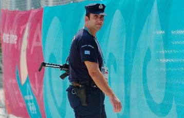 Αναστάτωση από «ύποπτη» βαλίτσα σε συγκρότημα κατοικιών δημοσιογράφων στο ΟΑΚΑ