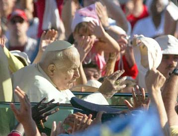 Συγκινητική λειτουργία του Πάπα στη Λούρδη προς τιμήν της Παναγίας