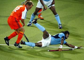 Οι νίκες της Γερμανίας και της Ολλανδίας ξεχώρισαν στην πρεμιέρα