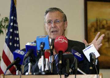 Ο Ράμσφελντ επιβεβαιώνει πως οι ΗΠΑ αποσύρουν στρατό από την Ευρώπη