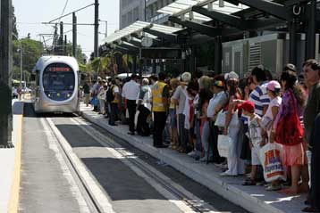 Δυσφορία για την προβληματική λειτουργία του τραμ
