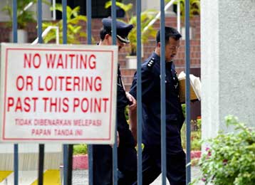 Ύποπτη σκόνη προκαλεί αναστάτωση στην αμερικανική πρεσβεία στη Μαλαισία