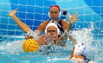 Όπως και στο World League, οι ΗΠΑ νίκησαν την Ουγγαρία (7-6)