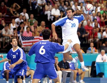 Πάλεψε μέχρι τέλους, αλλά ηττήθηκε 29-25 από τη Γαλλία η εθνική χάντμπολ των ανδρών