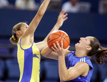 Έχυσε την… καρδάρα στο τέλος η εθνική μπάσκετ γυναικών, ήττα 87-75 από τη Βραζιλία