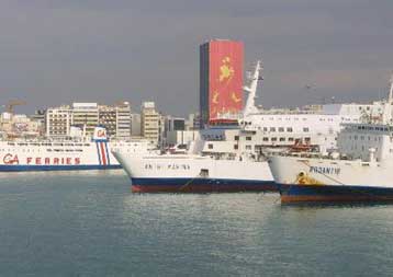 Αναπροσαρμόζονται οι τιμές των εισιτηρίων στα πλοία