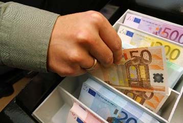 Μήνυμα «δημοσιονομικής πειθαρχίας» στέλνει η κυβέρνηση στις νομαρχίες