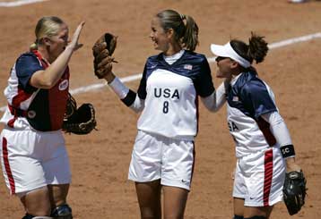 Ακάθεκτες συνεχίζουν οι Αμερικανίδες στο σόφτμπολ – Νίκες για Καναδά και Αυστραλία