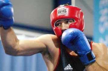 Στη μάχη της πρόκρισης ρίχνεται την Τετάρτη ο πυγμάχος Σπύρος Κλαδούχας