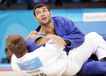 Αποκλεισμός του Διονύση Ηλιάδη στα -90 κιλά τζούντο – Χρυσά για Γεωργία και Ιαπωνία
