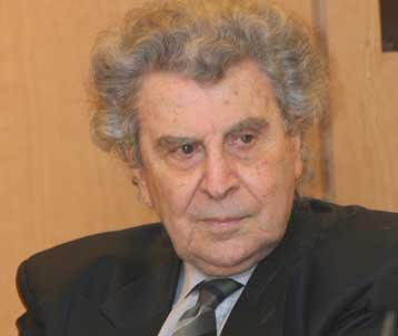 Ομαλά εξελίσσεται η υγεία του Μίκη Θεοδωράκη μετά την χειρουργική επέμβαση χολής