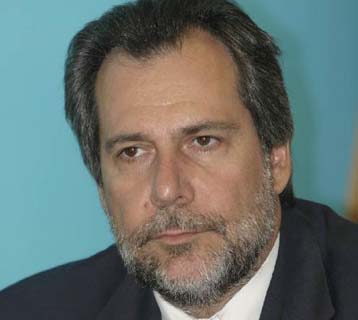 Για «συνθήκες αδιαφάνειας» στην πώληση του 8,2% των ΕΛΠΕ κάνει λόγο το ΠΑΣΟΚ