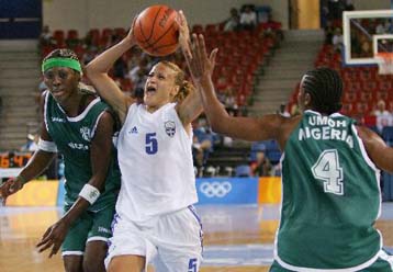 Ανοιξε δρόμο για τις «8» η εθνική μπάσκετ γυναικών με το 83-68 επί της Νιγηρίας