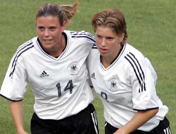 Ανοιχτοί σε κάθε αποτέλεσμα οι προημιτελικοί του τουρνουά ποδοσφαίρου γυναικών