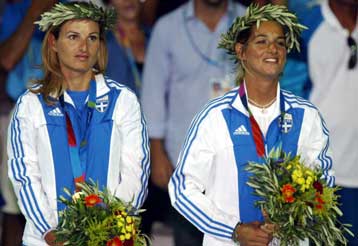 Το τρίτο χρυσό για την Ελλάδα ήλθε από τη θάλασσα με τις Μπεκατώρου, Τσουλφά