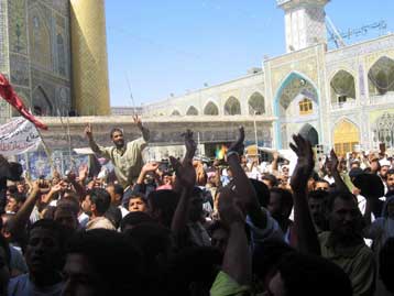 Πολιορκία τεμένους στη Νατζάφ – Δύο νεκροί από αεροπορικές επιθέσεις κατά της Φαλούτζα